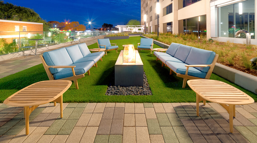 Hero Images_Amenities Outdoor Seating - Energy Square